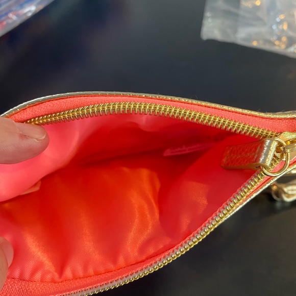 NIP Lilly Pulitzer zip top wallet - Picture 6 of 6